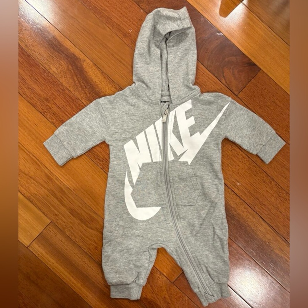 ✔️ Nike Gray and White Footies One Piece - Picture 1 of 3
